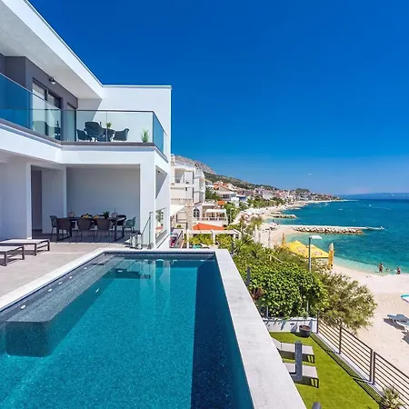 Vila Beachfront Villa Lagom, Heated Pool, Media Room