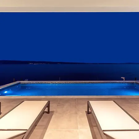 Vila Beachfront Villa Lagom, Heated Pool, Media Room *