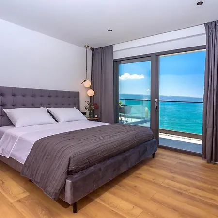 Beachfront Villa Lagom, Heated Pool, Media Room Podstrana