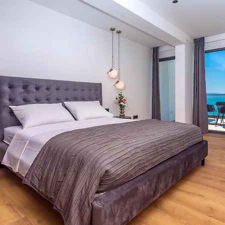 Beachfront Villa Lagom, Heated Pool, Media Room *