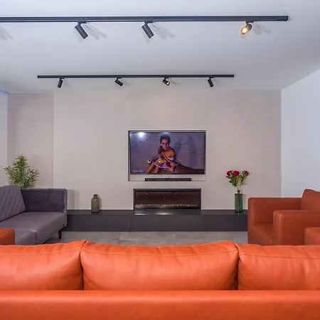 Beachfront Villa Lagom, Heated Pool, Media Room