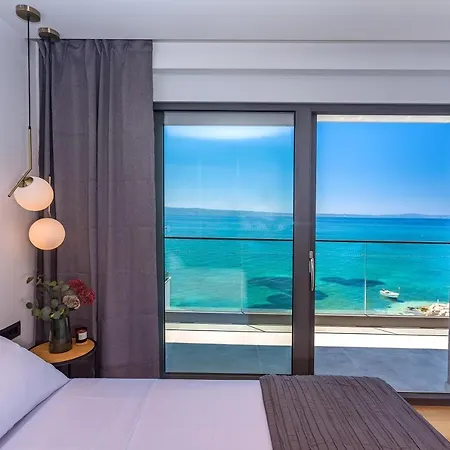 Beachfront Villa Lagom, Heated Pool, Media Room Vila Podstrana
