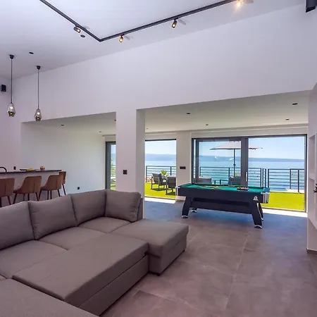 Villa Beachfront Villa Lagom, Heated Pool, Media Room Podstrana