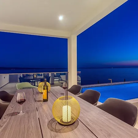 Beachfront Villa Lagom, Heated Pool, Media Room Podstrana