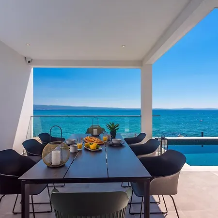 Beachfront Villa Lagom, Heated Pool, Media Room * Podstrana