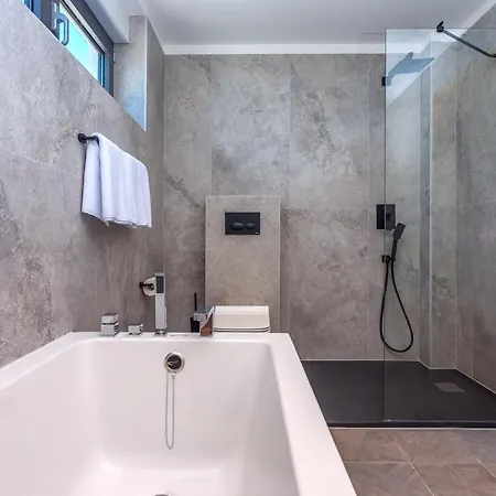 Villa Beachfront Villa Lagom, Heated Pool, Media Room Podstrana