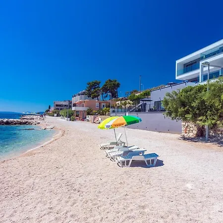 Beachfront Villa Lagom, Heated Pool, Media Room Villa Podstrana