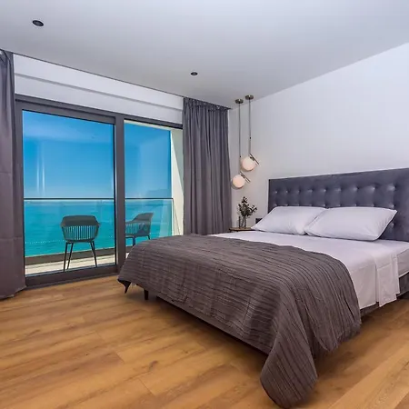 Villa Beachfront Villa Lagom, Heated Pool, Media Room