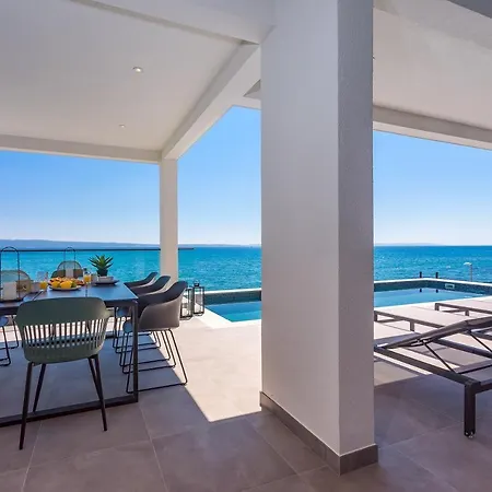 Beachfront Villa Lagom, Heated Pool, Media Room