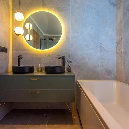 Beachfront Villa Lagom, Heated Pool, Media Room Villa Podstrana