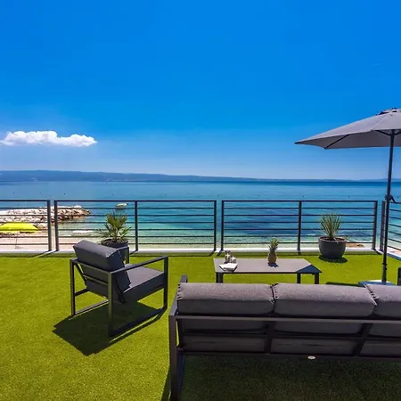 Beachfront Villa Lagom, Heated Pool, Media Room Villa