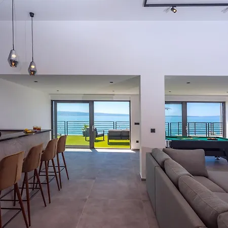 Beachfront Villa Lagom, Heated Pool, Media Room Podstrana